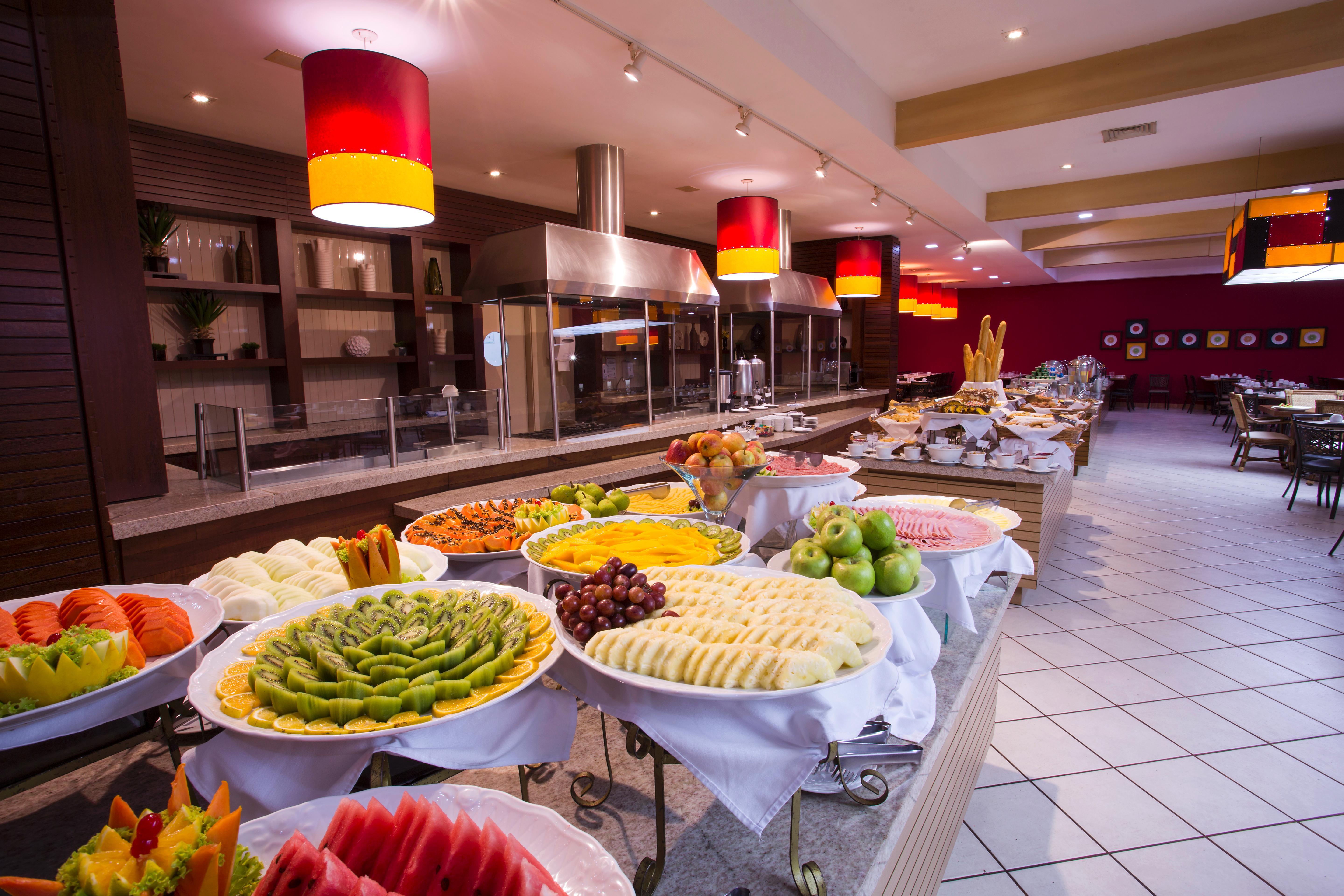 马布瑟玛斯度假大酒店 伊瓜苏 外观 照片 A buffet at a hotel