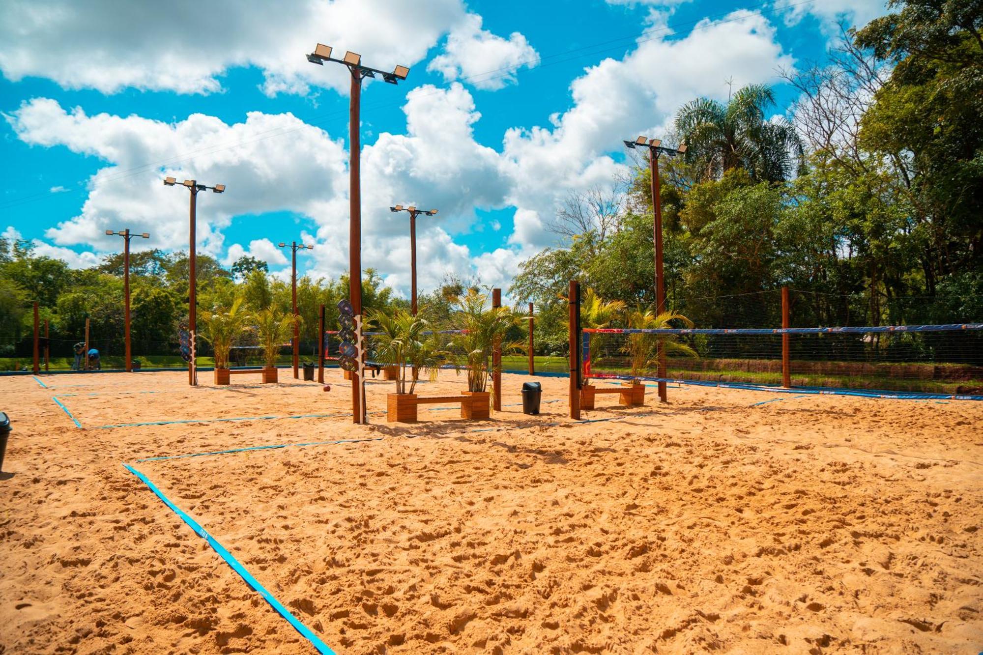 马布瑟玛斯度假大酒店 伊瓜苏 外观 照片 The sand volleyball courts at the University of Florida