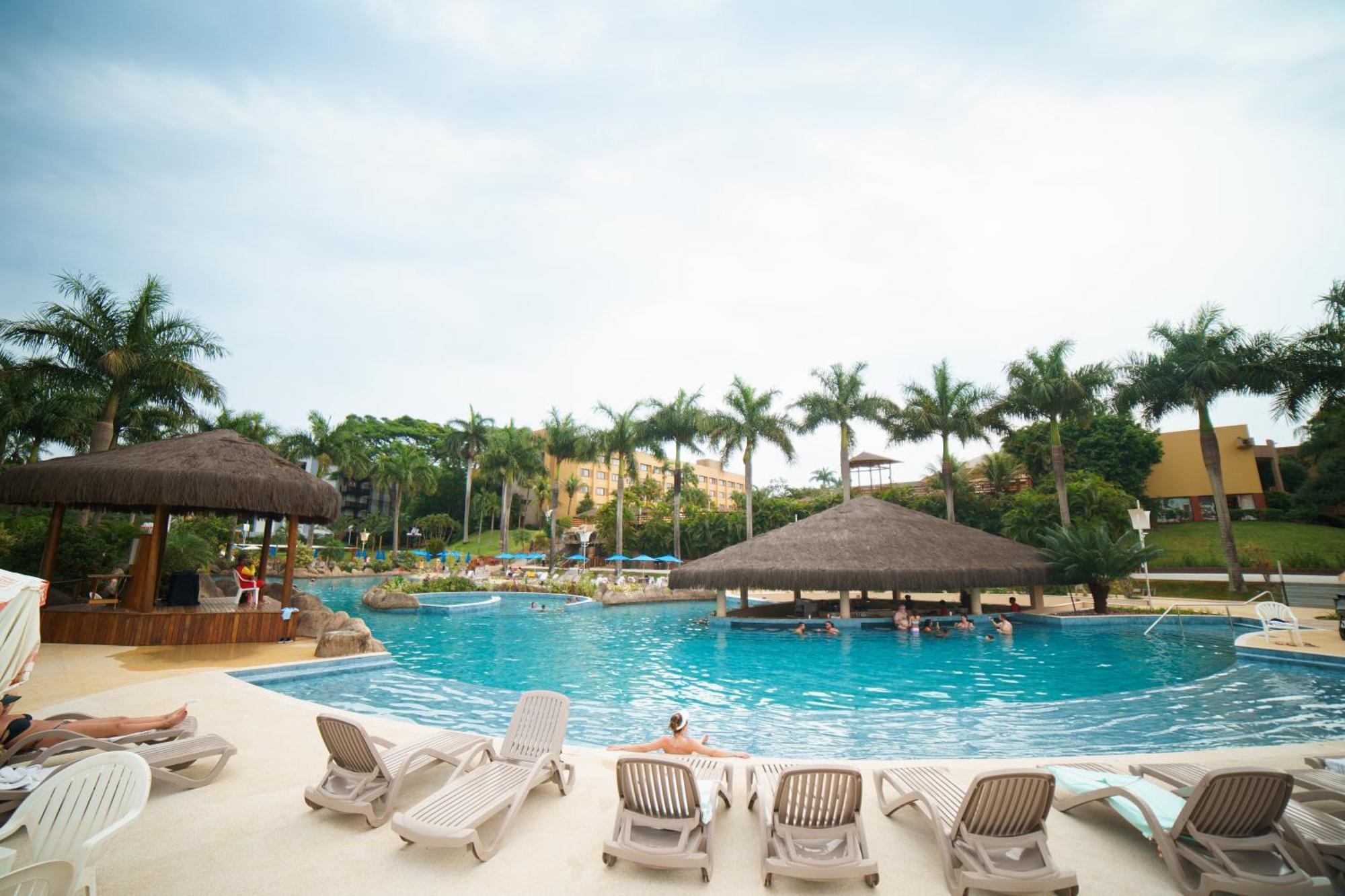 马布瑟玛斯度假大酒店 伊瓜苏 外观 照片 Pool at the Grand Palladium Resort and Spa