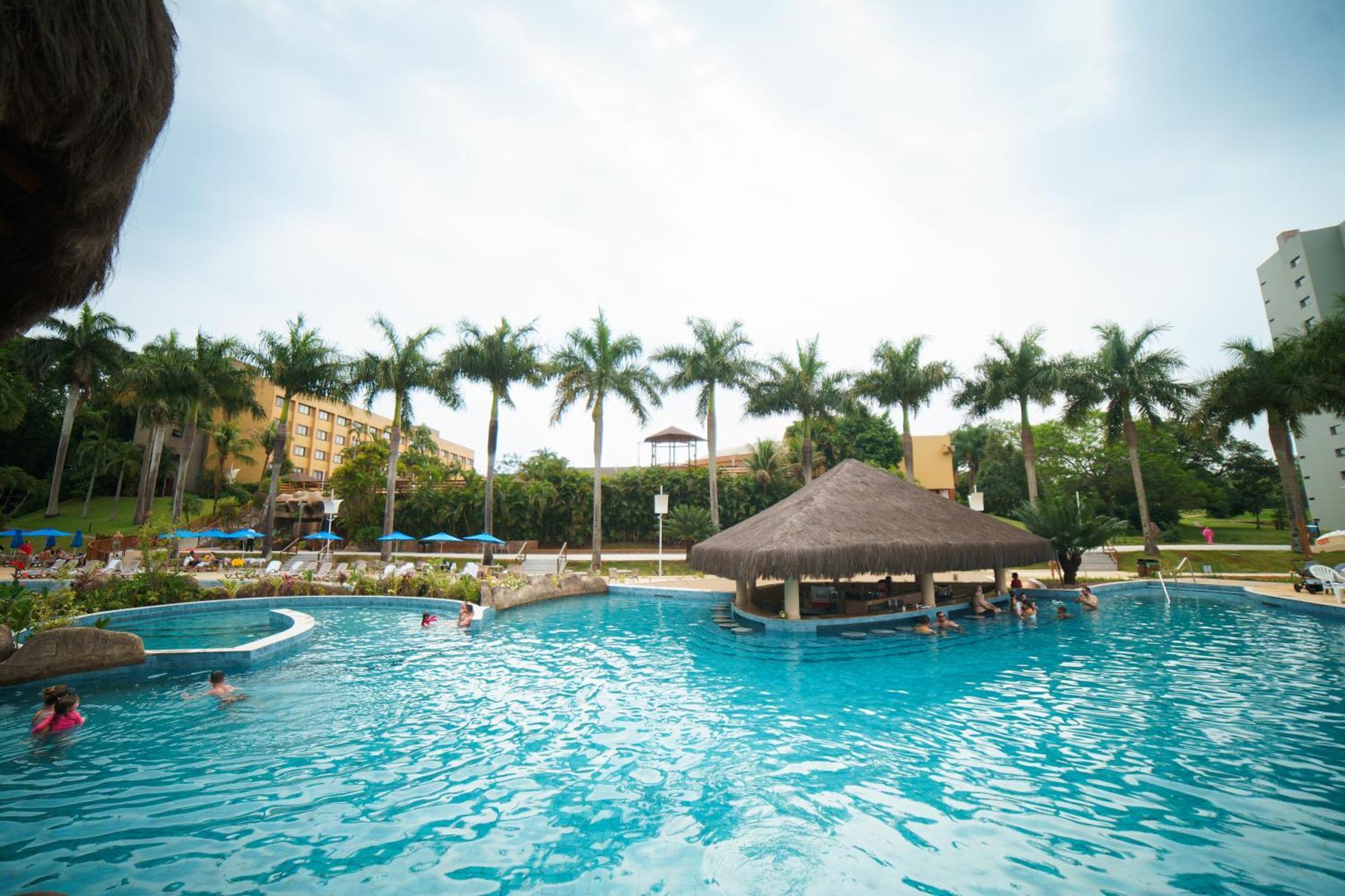 马布瑟玛斯度假大酒店 伊瓜苏 外观 照片 The swimming pool at the resort