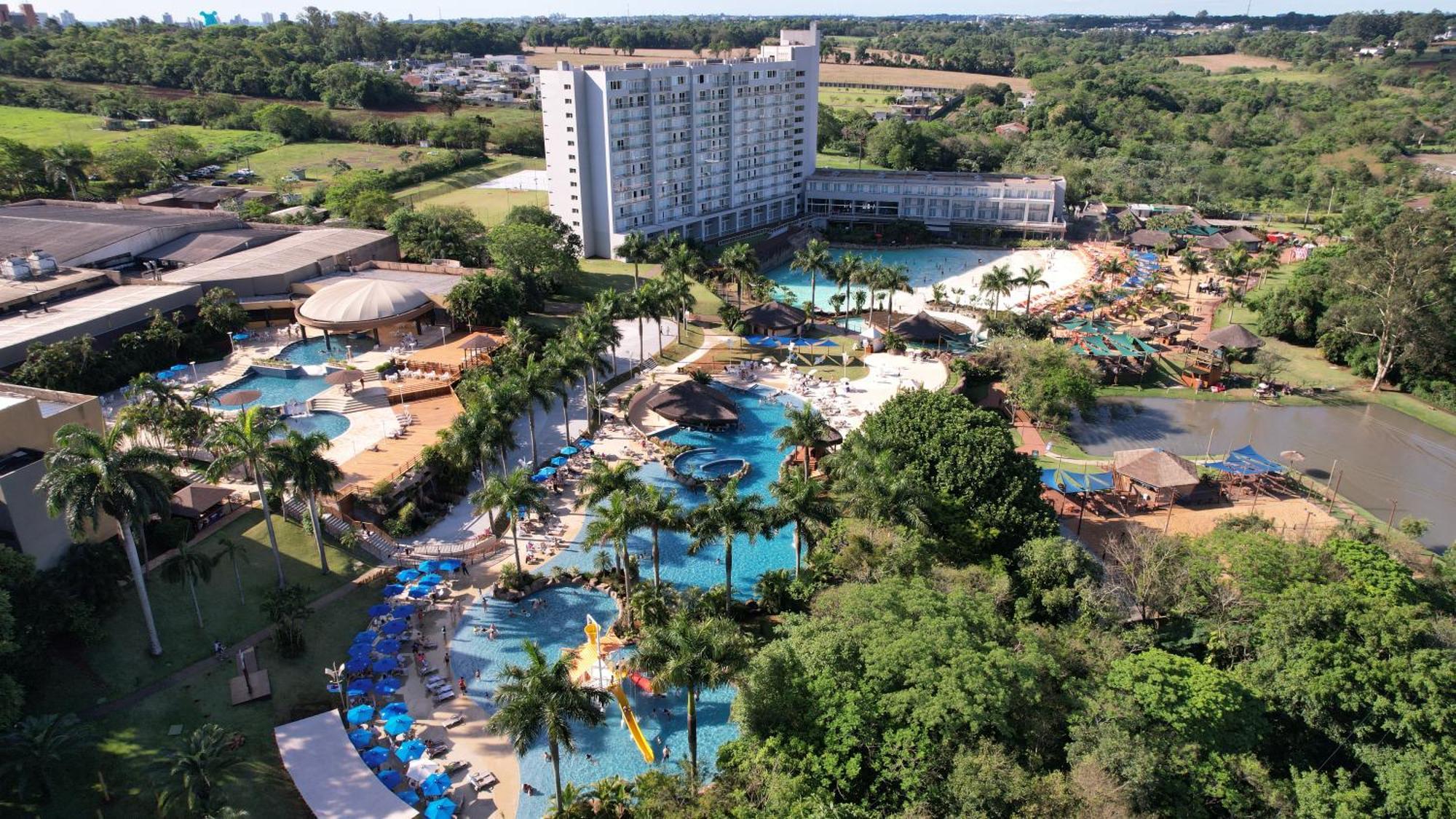 马布瑟玛斯度假大酒店 伊瓜苏 外观 照片 Aerial view of the water park