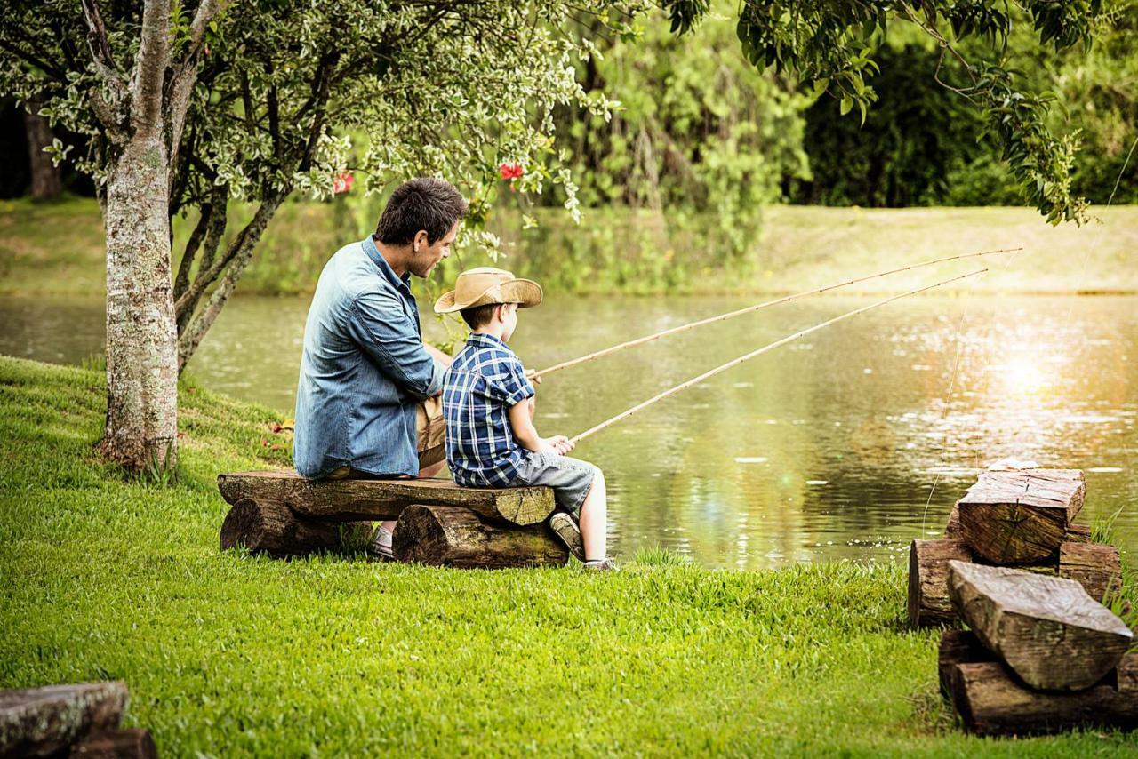 马布瑟玛斯度假大酒店 伊瓜苏 外观 照片 A father and son fishing together